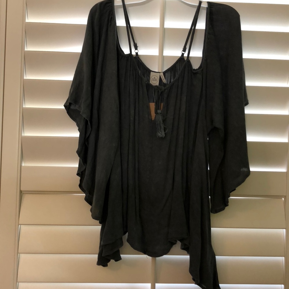 Cold shoulder grey tank
